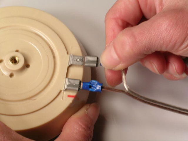 925Slide connecting terminals onto transducers(like speakers).