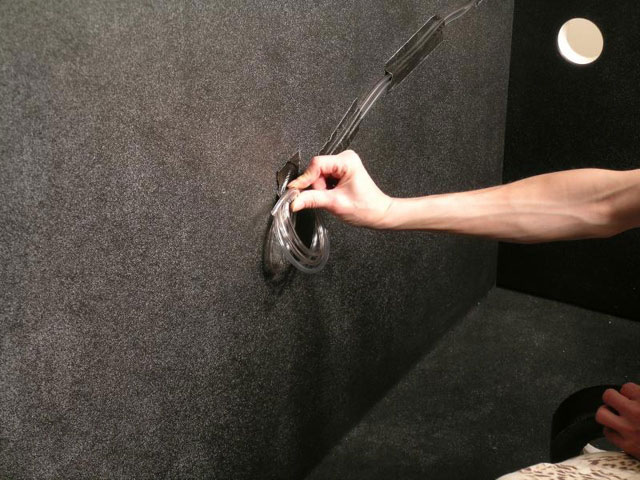 960Attach clear tube to rubber tube inside hole. Run clear tube to center of 6 holes and tape in place. Be sure tube is exactly in the center of the right 2 screw holes.