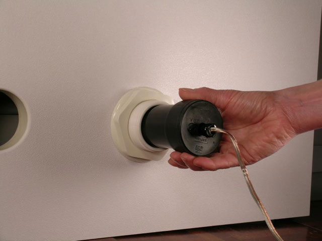 992Install buzzer of floater comfort control in a thru the wall fitting in one of the outer bottom two holes.