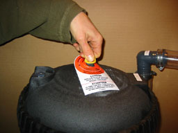 Prior to opening pump, release air pressure on the fiilter. Wait 1 minute and then close itsnuggly not too tight.